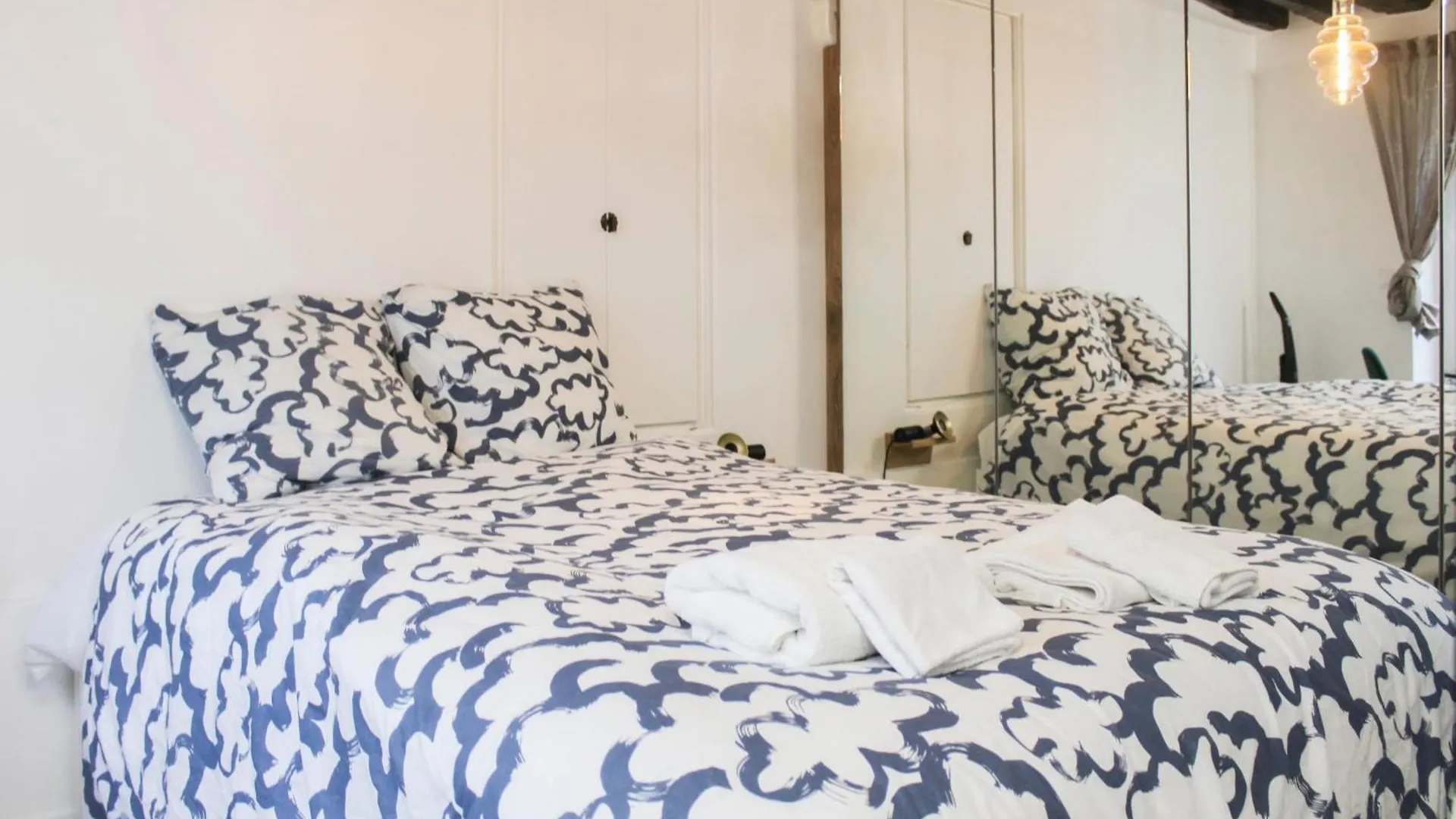 Charming 2-Room Apartment In The Heart Of Paris