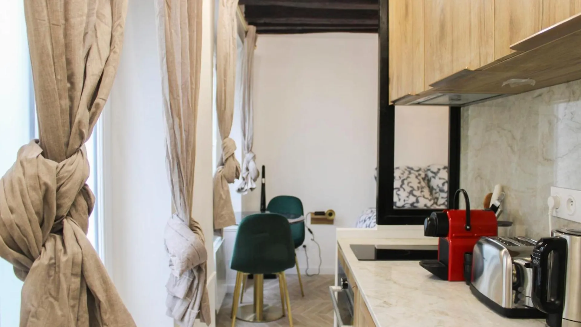 Charming 2-Room Apartment In The Heart Of Paris