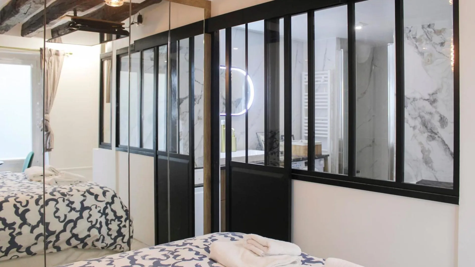 Charming 2-Room Apartment In The Heart Of Paris